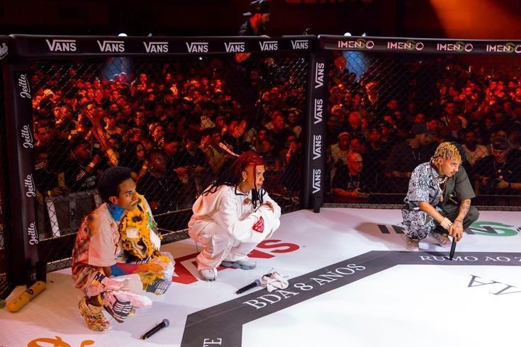 Batalha de rima no octógono do aniversário de 8 anos da Batalha da Aldeia